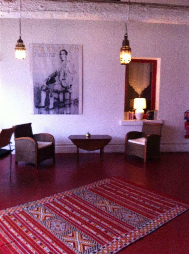 Hotel Cote Patio Nîmes Buitenkant foto
