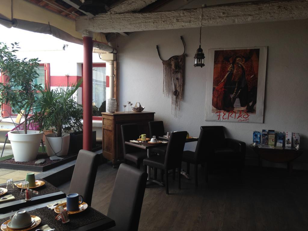 Hotel Cote Patio Nîmes Buitenkant foto