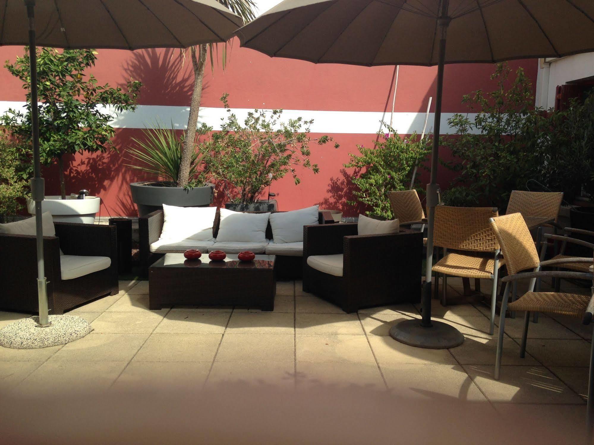 Hotel Cote Patio Nîmes Buitenkant foto